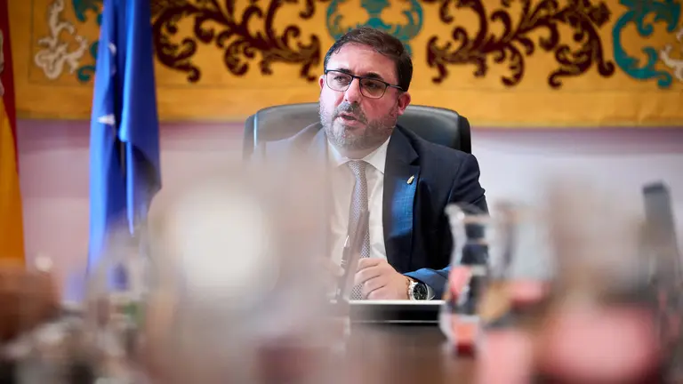 Unai Hualde, presidente del Parlamento, durante la Mesa y Junta de Portavoces. PABLO LASAOSA