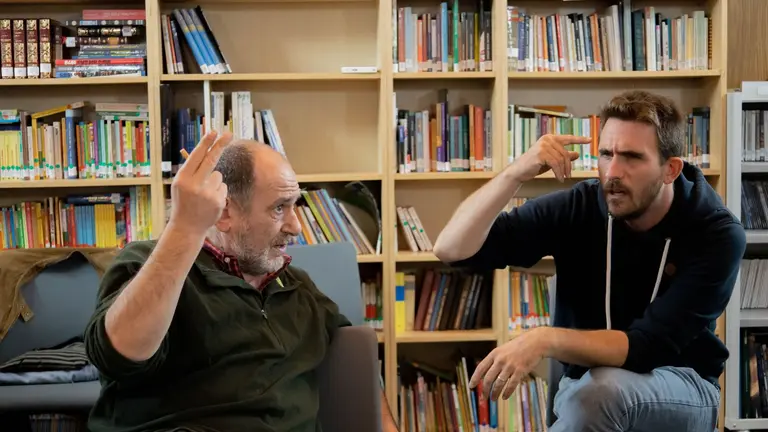 Karra Elejalde y Javier Celay en un ensayo del rodaje de 'Yegua'. CEDIDA