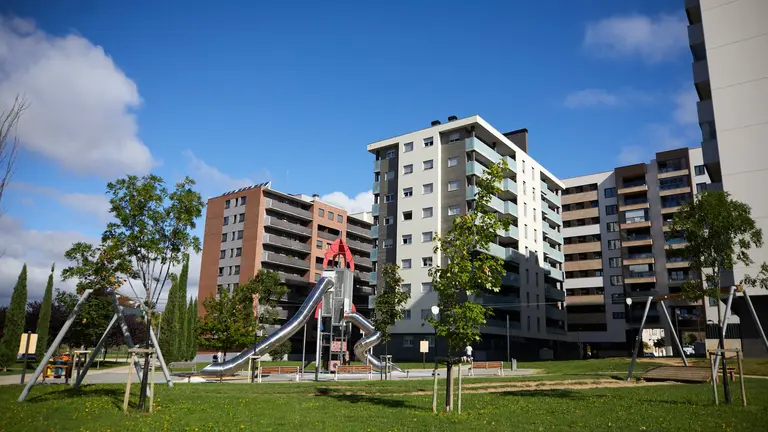 Parque infantil en Ripagaina. IÑIGO ALZUGARAY
