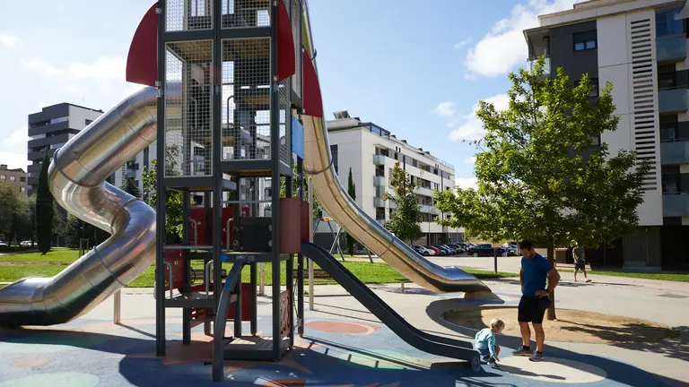 Parque infantil en Ripagaina. IÑIGO ALZUGARAY
