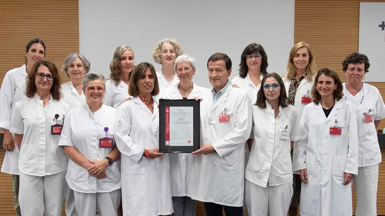 De izquierda a derecha y de arriba abajo, las y los integrantes del Servicio de Genética Beatriz Villanueva, Juana Iglesias, Virginia Artieda, Josefa Salgado, Mª Antonia Ramos, Cristina García, Sara Pasalodos, Arantza Pérez-Juana, Yolanda Álvarez, Marta Aristu, Patricia Restituto, Alberto Valiente, Mar Martínez y Amaia Bengoa. GOBIERNO DE NAVARRA