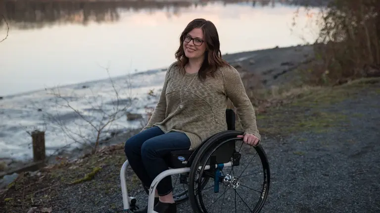 Imagen de archivo de una mujer en silla de ruedas. ARCHIVO