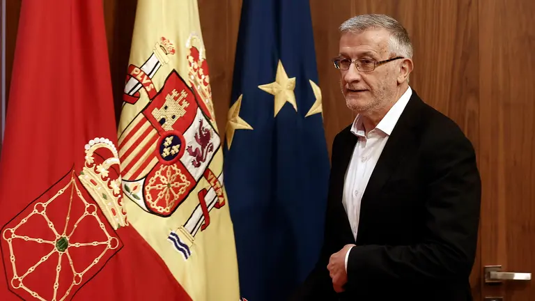 El vicepresidente primero y consejero de Presidencia e Igualdad, Félix Taberna Monzón, durante la rueda de prensa este miércoles para dar a conocer los acuerdos alcanzados en tras la sesión de Gobierno. Taberna ha comunicado la convocatoria de la primera reunión de la Mesa de la Reindustrialización, un nuevo foro donde participarán representantes tanto del Ejecutivo foral como de los agentes económicos y sociales con el objetivo de abordar de manera conjunta las próximas transformaciones que debe afrontar el tejido industrial de la Comunidad Foral.  EFE/ Jesús Diges