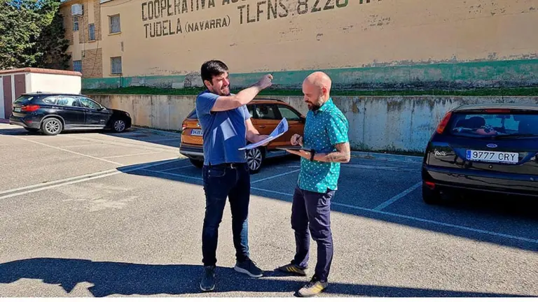 Marius Gutiérrez en una imagen de campaña electoral con Eneko Larrarte.