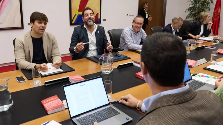 Mesa y Junta de Portavoces del Parlamento de Navarra. IÑIGO ALZUGARAY