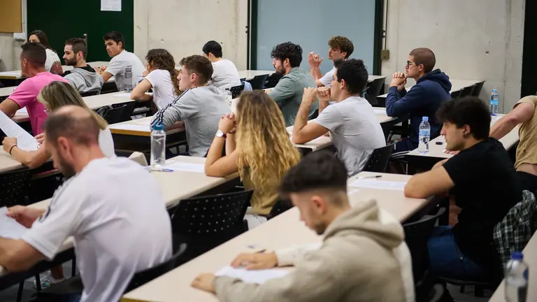 863 personas aspiran a conseguir una de las 100 plazas de la oposición a Policía Foral. PABLO LASAOSA