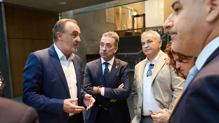 José javier Esparza en el Pleno del Parlamento de Navarra. IÑIGO ALZUGARAY
