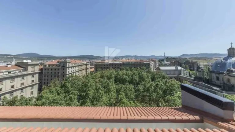 Dúplex a la venta en pleno centro de Pamplona. URBANTIA