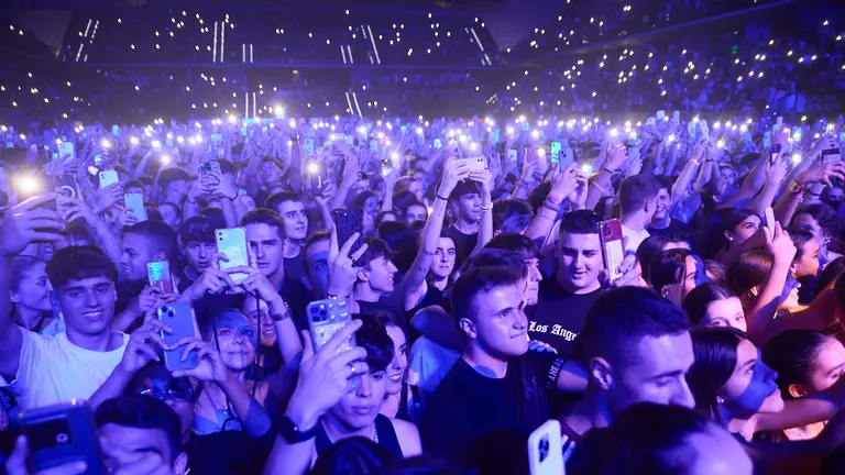 Concierto del músico canario Quevedo en el Navarra Arena de Pamplona ante cerca de 12.000 espectadores. IÑIGO ALZUGARAY