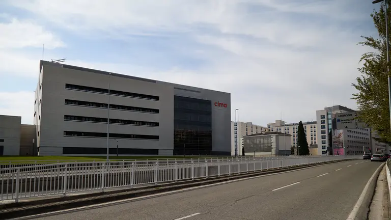 Edificio del Cima y la Clínica Universitaria en la Avenida de Navarra de Pamplona. IÑIGO ALZUGARAY