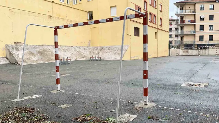 Patio del colegio público 'Víctor Pradera' en el barrio de la Milagrosa de Pamplona. Navarra.com