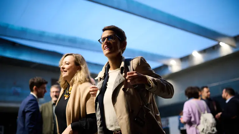 María Chivite en el Parlamento minutos antes del comienzo del pleno. PABLO LASAOSA