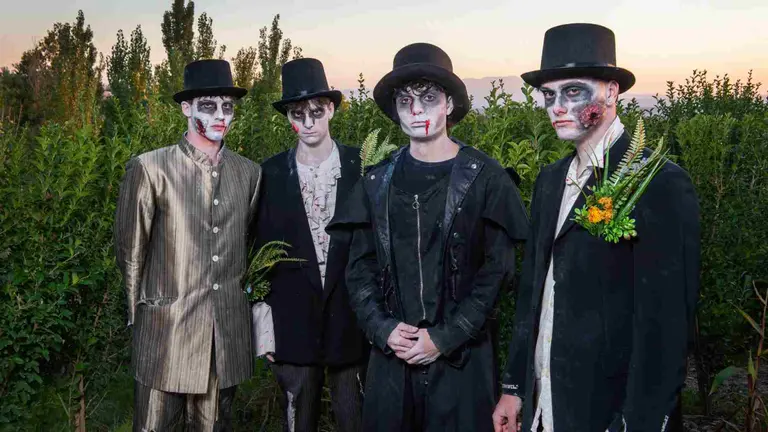 Actores de El Laberinto, una de las atracciones más terroríficas de Sendaviva para la noche de Halloween. SENDAVIVA