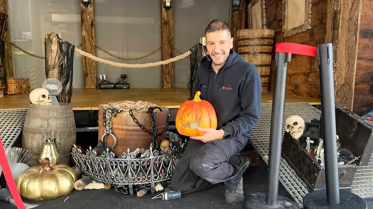 Fermín Cano en su taller Autorrama en el barrio de Iturrama en Pamplona. Navarra.com
