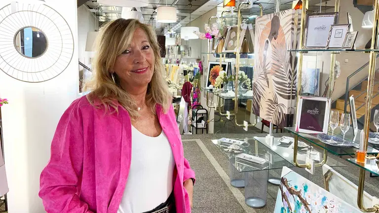 Esther Calatayud en su tienda Tadeo decoración en Estella. Navarra.com
