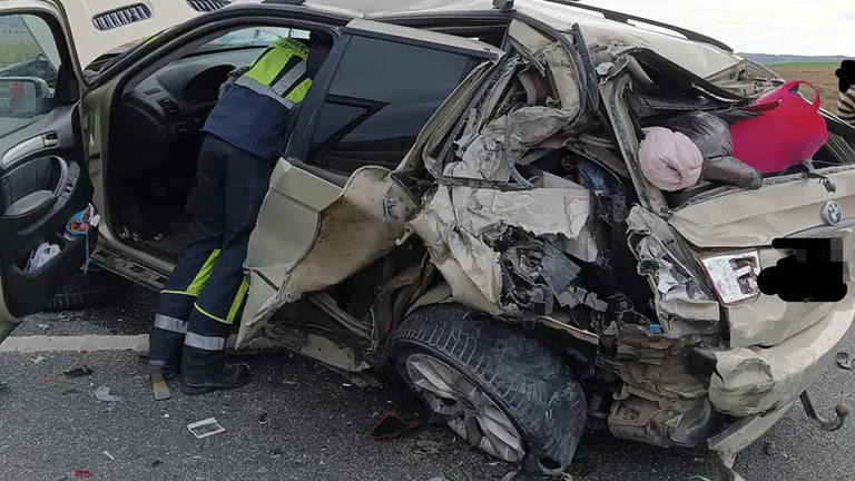 Accidente de tráfico en la Autovía del Camino en Los Arcos con cuatro personas heridas. BOMBEROS DE NAVARRA
