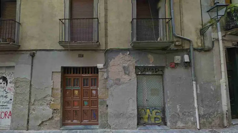 Fachada del edificio 'okupado' en la calle Jarauta 17 de Pamplona. GOOGLEMAPS