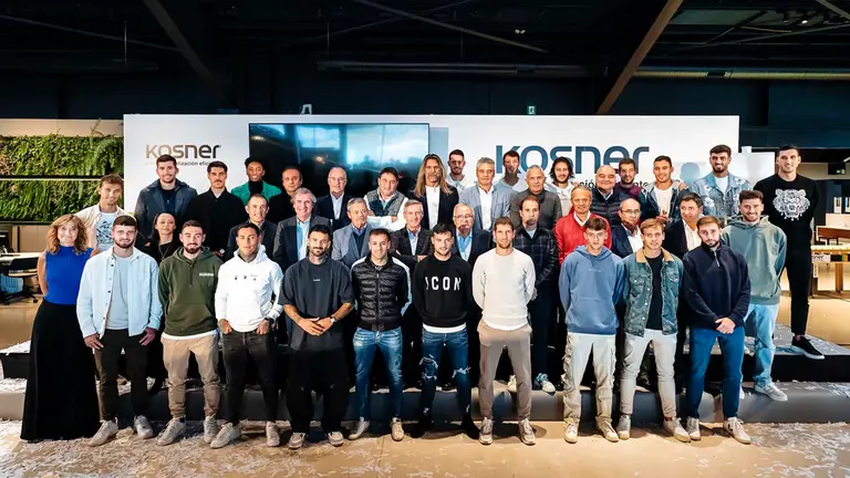 Kosner y Osasuna presentan a sus dos nuevo 'fichajes de invierno': las calderas Titan HR y Xtreme HR. KOSNER