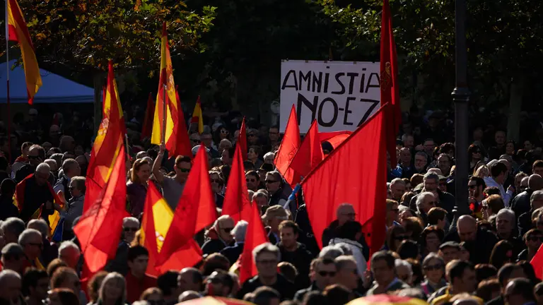 concentración convocada por Sociedad Civil, Pompaelo y Doble 12 bajo el lema 'Por la libertad, la unidad y la igualdad. No en mi nombre: ni amnistía, ni autodeterminación'. PABLO LASAOSA