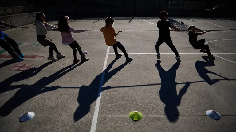 El colegio Esclavas del Sagrado Corazón celebra el día de su 75 aniversario con las familias del colegio y vecinos del barrio. PABLO LASAOSA