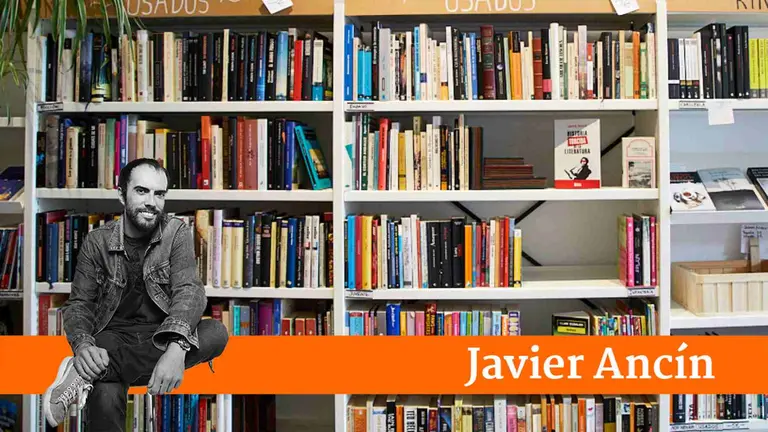 Librería Deborah Libros en la calle de la Media Luna de Pamplona. IÑIGO ALZUGARAY