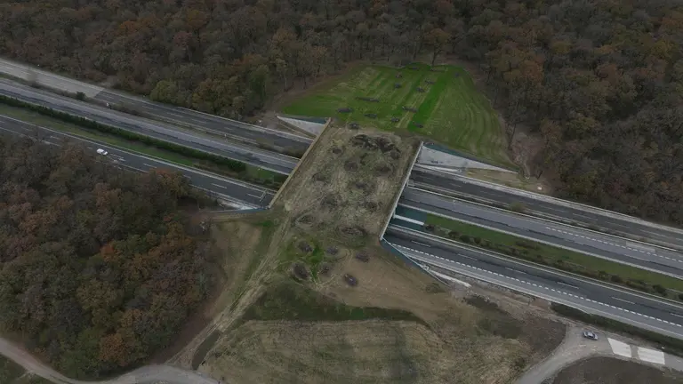 Vista área del nuevo ecoducto sobre la Autovía de la Barranca (A-10). CEDIDA