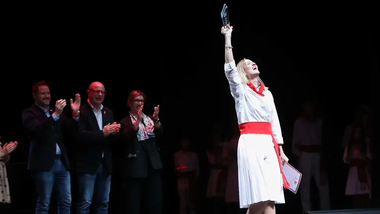 La tudelana Carolina Milagro gana el 'Premio Comunidad Foral de Navarra' y el de mejor 'Estilo' en el Certamen de Jotas de Tudela.