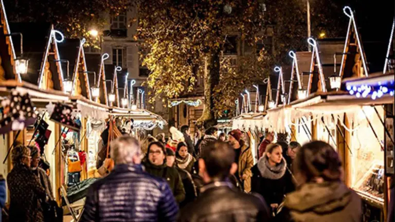 Imagen del mercado navideño en Bayona. OFICINA DE TURISMO DE BAYONA