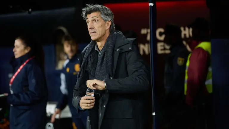 Imanol Alguacil (entrenador Real Sociedad) durante el partido de La Liga EA Sports entre CA Osasuna y Real Sociedad disputado en el estadio de El Sadar en Pamplona. IÑIGO ALZUGARAY