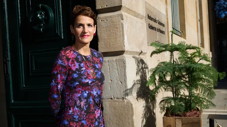 Con motivo de la celebración del Día de Navarra, la presidenta del Gobierno foral, María Chivite, preside el acto de la entrega de la Medalla de Oro de Navarra 2023 al centro en Pamplona de la Universidad Nacional de Educación a Distancia (UNED), que este año cumple el 50 aniversario de su creación. En el acto han estado presentes la presidenta del Congreso de los Diputados, Francina Armengol, y la ministra de Inclusión, Seguridad Social y Migraciones, Elma Saiz, y el presidente del Parlamento de Navarra, Unai Hualde, entre otras autoridades. IÑIGO ALZUGARAY