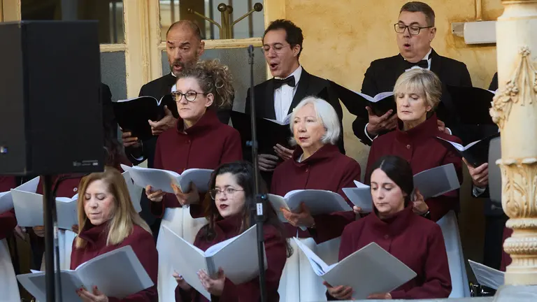 Con motivo de la celebración del Día de Navarra, la presidenta del Gobierno foral, María Chivite, preside el acto de la entrega de la Medalla de Oro de Navarra 2023 al centro en Pamplona de la Universidad Nacional de Educación a Distancia (UNED), que este año cumple el 50 aniversario de su creación. En el acto han estado presentes la presidenta del Congreso de los Diputados, Francina Armengol, y la ministra de Inclusión, Seguridad Social y Migraciones, Elma Saiz, y el presidente del Parlamento de Navarra, Unai Hualde, entre otras autoridades. IÑIGO ALZUGARAY