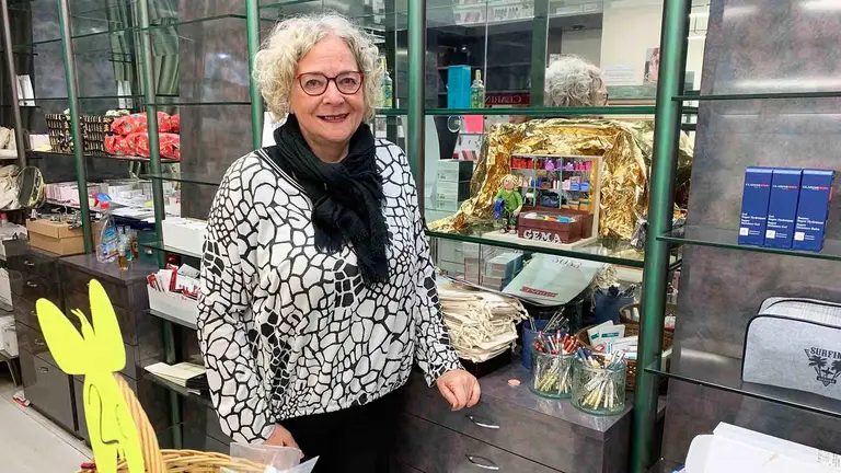 Gema Gracia en su perfumería situada en la avenida de Marcelo Celayeta 28 de Pamplona. Navarra.com