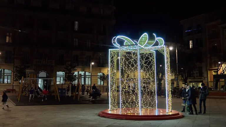 Luces navideñas por las calles de Pamplona. IÑIGO ALZUGARAY