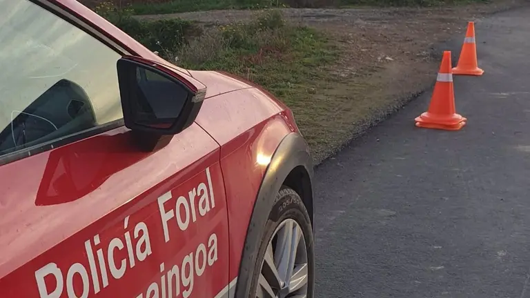 Un vehículo de la Policía Foral en una intervención anterior. ARCHIVO