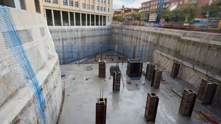 Obras para construir nuevos edificios en el antiguo colegio de los Maristas de Pamplona. IÑIGO ALZUGARAY