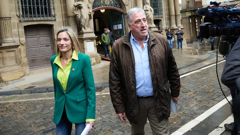 Los concejales de EH Bildu, Joseba Asiron y Miren Zabaleta comentan en rueda de prensa la moción de censura presentada en el Ayuntamiento de Pamplona por EH Bildu, PSN, Geroa Bai y Contigo-Zurekin contra la actual alcaldesa, Cristina Ibarrola, y que hará de alcalde de la ciudad a Joseba Asiron el próximo 28 de diciembre. IÑIGO ALZUGARAY