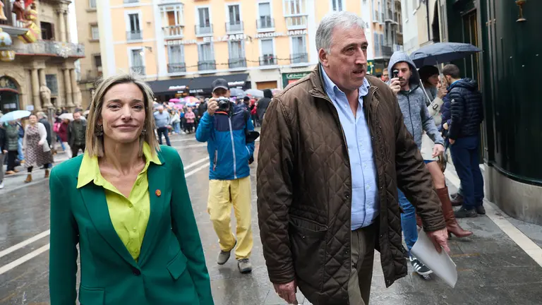 Los concejales de EH Bildu, Joseba Asiron y Miren Zabaleta comentan en rueda de prensa la moción de censura presentada en el Ayuntamiento de Pamplona por EH Bildu, PSN, Geroa Bai y Contigo-Zurekin contra la actual alcaldesa, Cristina Ibarrola, y que hará de alcalde de la ciudad a Joseba Asiron el próximo 28 de diciembre. IÑIGO ALZUGARAY