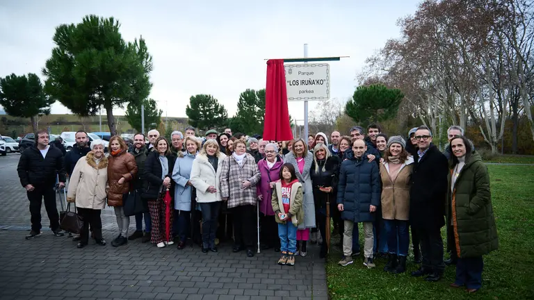 Inauguración del parque dedicado al grupo musical Los Iruña'ko, con presencia de familiares y amigos de los cinco músicos integrantes de la formación. PABLO LASAOSA