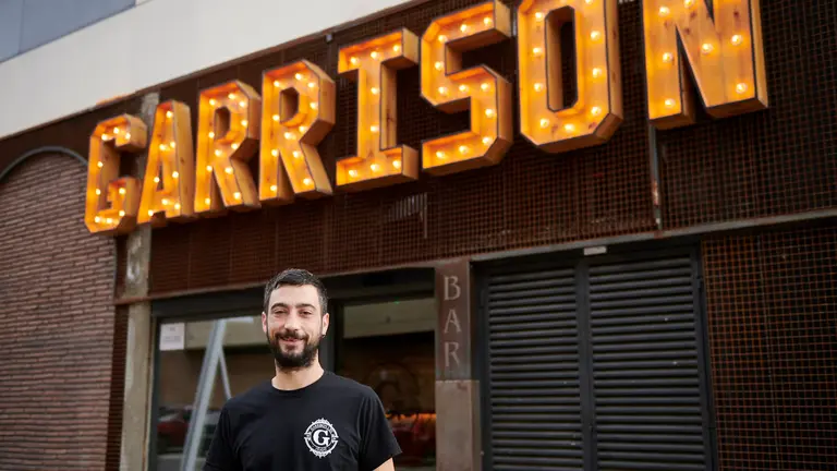 Íñigo Martínez, uno de los socios de la nueva cervecería Garrison de Berriozar. IRANZU LARRASOAÑA