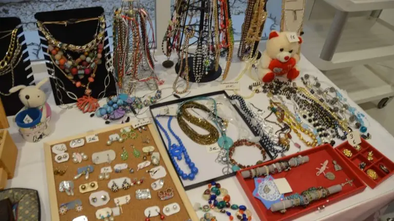 Residentes de la Casa de Misericordia organizan un mercadillo solidario para recordar a la fallecida Ángela Sancho. CEDIDA