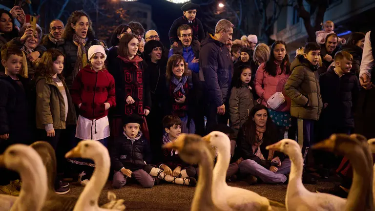 Desfile de Olentzero por las calles de Pamplona. PABLO LASAOSA