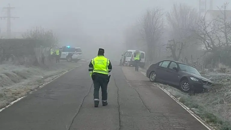 Un hombre de 63 años ha resultado herido tras una colisión frontal entre dos vehículos en la carretera NA-6830. GUARDIA CIVIL