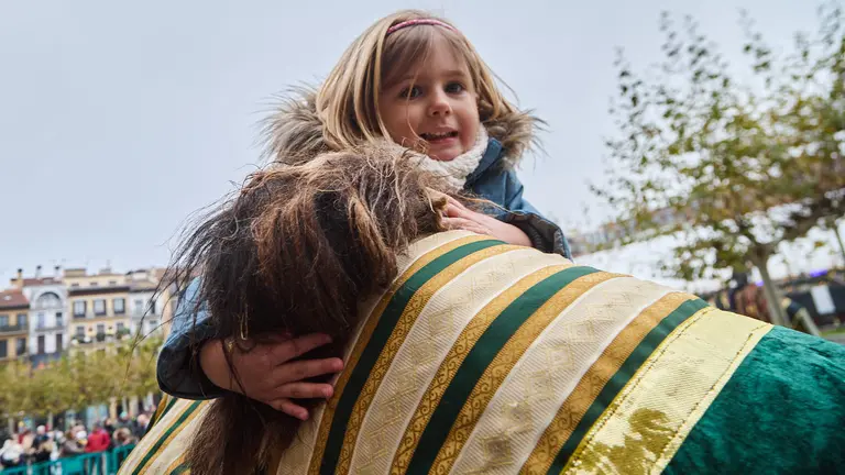 Paseo de camellos de los Reyes Magos en la Plaza del Castillo. IÑIGO ALZUGARAY