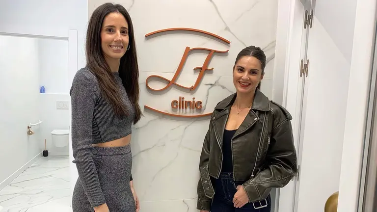 Marta Bariáin y Laura Fuentes en su local de medicina estética en pamplona. Navarra.com