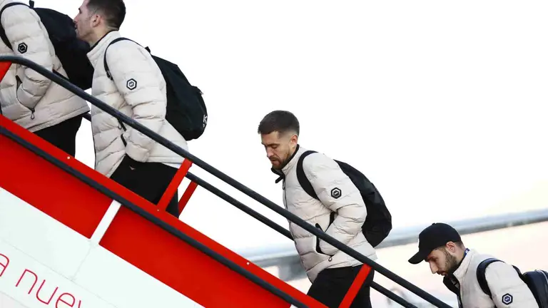 Osasuna embarca en el avión rumbo a Riad, donde disputarán la Supercopa de España. C.A. OSASUNA