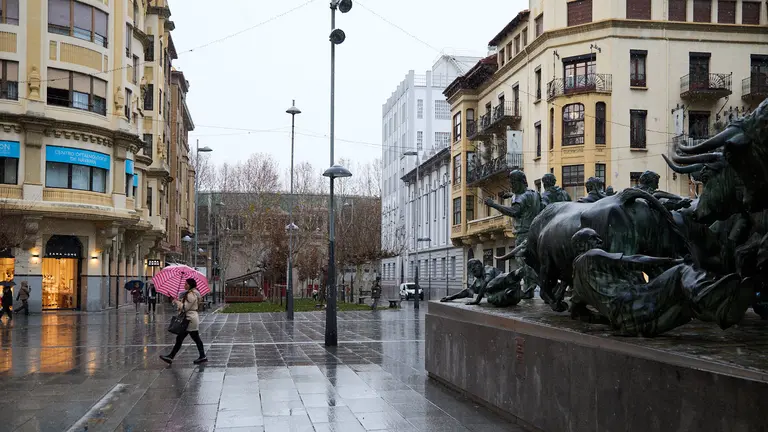 Imagen de Pamplona con tiempo de lluvia. I&Ntilde;IGO ALZUGARAY
