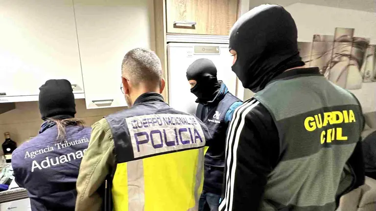 Agentes de la Agencia Tributaria, Guardia Civil y Policía nacional han colaborado en la operación. GUARDIA CIVIL / POLICÍA NACIKONAL