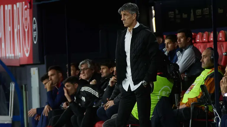 Imanol Alguacil (entrenador Real Sociedad) durante el partido de octavos de final de la Copa del Rey de fútbol CA Osasuna y Real Sociedad disputado en el estadio de El Sadar en Pamplona. IÑIGO ALZUGARAY