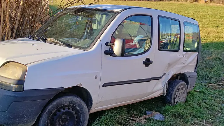 Imagen de cómo ha quedado el coche accidentado. BOMBEROS DE NAVARRA
