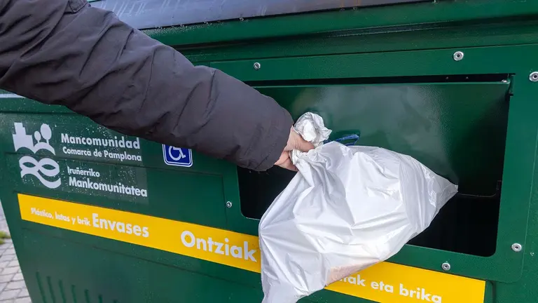 Nuevos contenedores más accesibles recién instalados en la Comarca de Pamplona. MCP